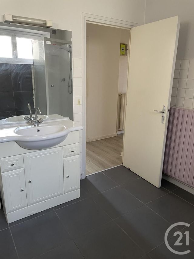 Afficher la photo en grand Appartement F3 à vendre - 3 pièces - 55.0 m2 - ARPAJON SUR CERE - 15 - AUVERGNE - Century 21 Pradel Immobilier