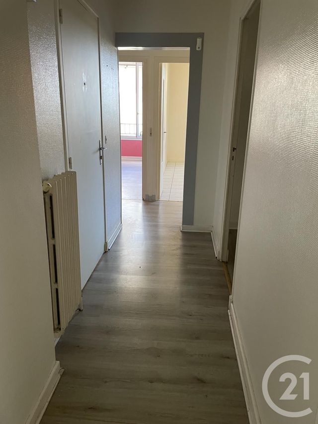 Afficher la photo en grand Appartement F3 à vendre - 3 pièces - 55.0 m2 - ARPAJON SUR CERE - 15 - AUVERGNE - Century 21 Pradel Immobilier