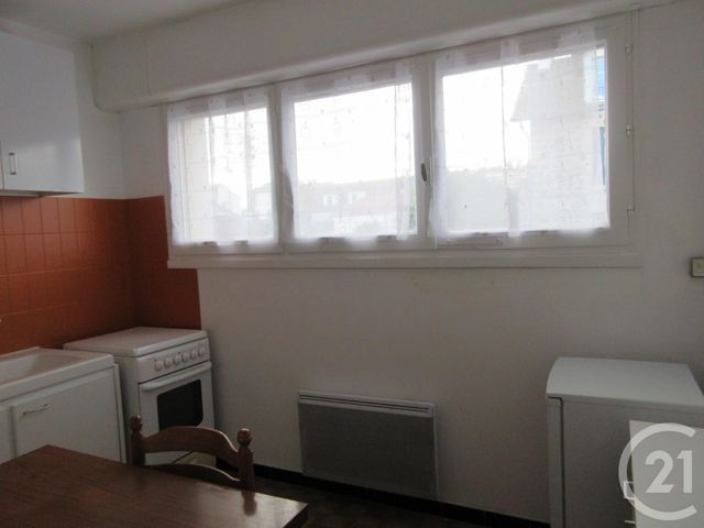 Afficher la photo en grand Appartement T1 à louer - 1 pièce - 28.0 m2 - AURILLAC - 15 - AUVERGNE - Century 21 Pradel Immobilier
