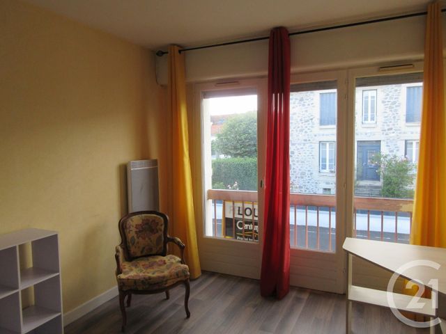 Afficher la photo en grand Appartement T1 à louer - 1 pièce - 28.0 m2 - AURILLAC - 15 - AUVERGNE - Century 21 Pradel Immobilier