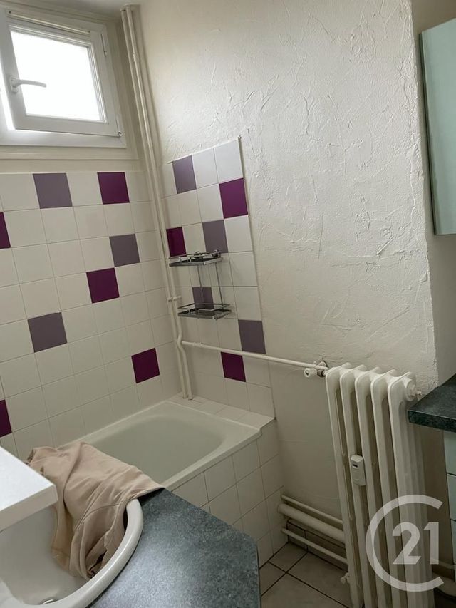 Afficher la photo en grand Appartement F4 à vendre - 4 pièces - 68.0 m2 - AURILLAC - 15 - AUVERGNE - Century 21 Pradel Immobilier