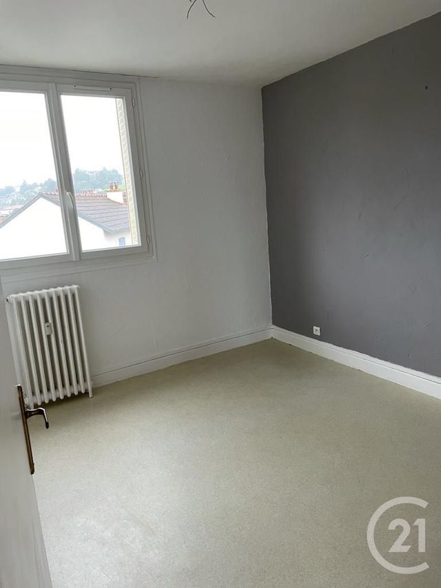 Afficher la photo en grand Appartement F4 à vendre - 4 pièces - 68.0 m2 - AURILLAC - 15 - AUVERGNE - Century 21 Pradel Immobilier