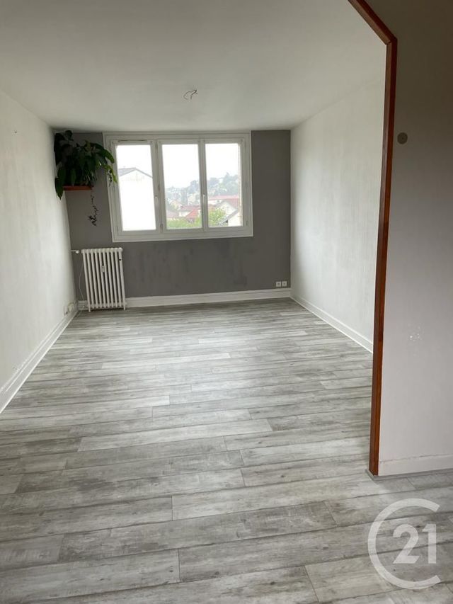 Afficher la photo en grand Appartement F4 à vendre - 4 pièces - 68.0 m2 - AURILLAC - 15 - AUVERGNE - Century 21 Pradel Immobilier