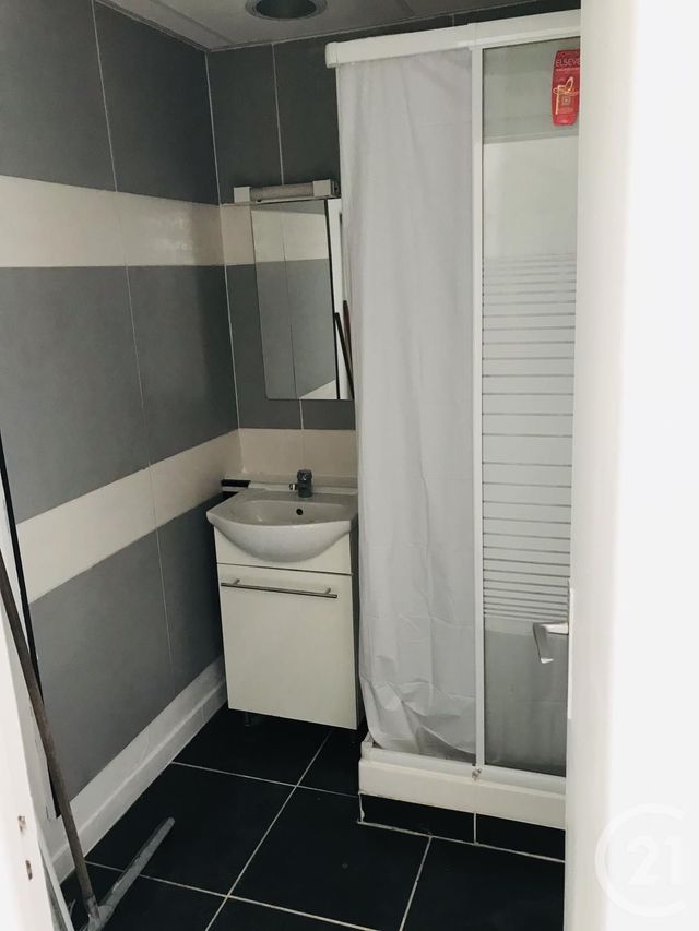 Afficher la photo en grand Appartement T4 à louer - 4 pièces - 68.0 m2 - AURILLAC - 15 - AUVERGNE - Century 21 Pradel Immobilier