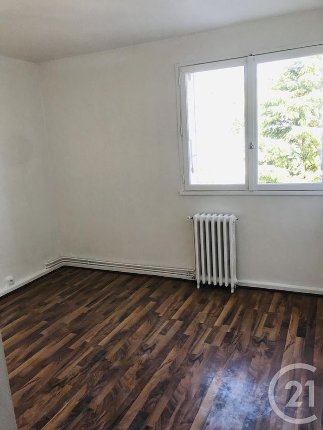 Afficher la photo en grand Appartement T4 à louer - 4 pièces - 68.0 m2 - AURILLAC - 15 - AUVERGNE - Century 21 Pradel Immobilier