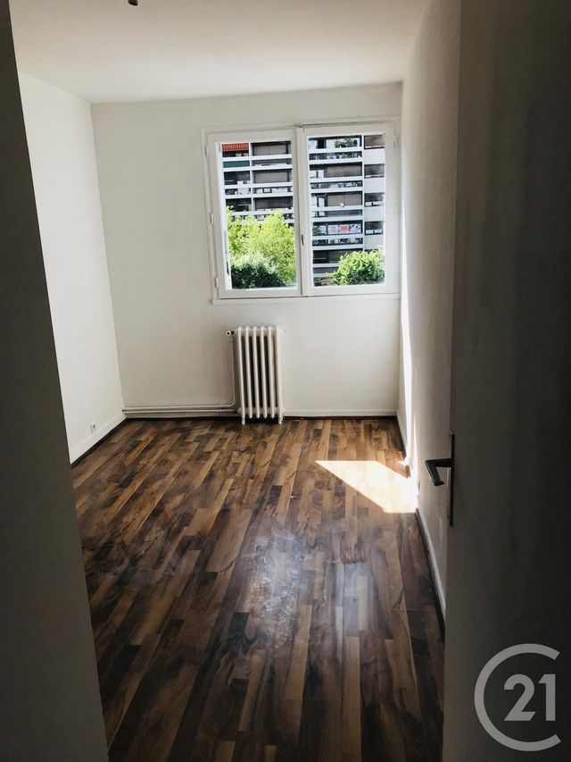 Afficher la photo en grand Appartement T4 à louer - 4 pièces - 68.0 m2 - AURILLAC - 15 - AUVERGNE - Century 21 Pradel Immobilier