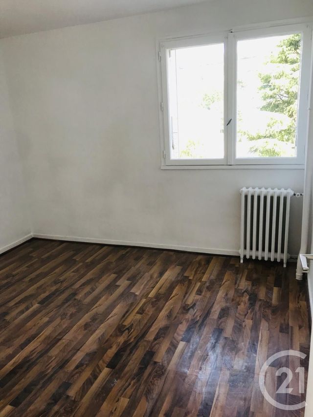 Afficher la photo en grand Appartement T4 à louer - 4 pièces - 68.0 m2 - AURILLAC - 15 - AUVERGNE - Century 21 Pradel Immobilier