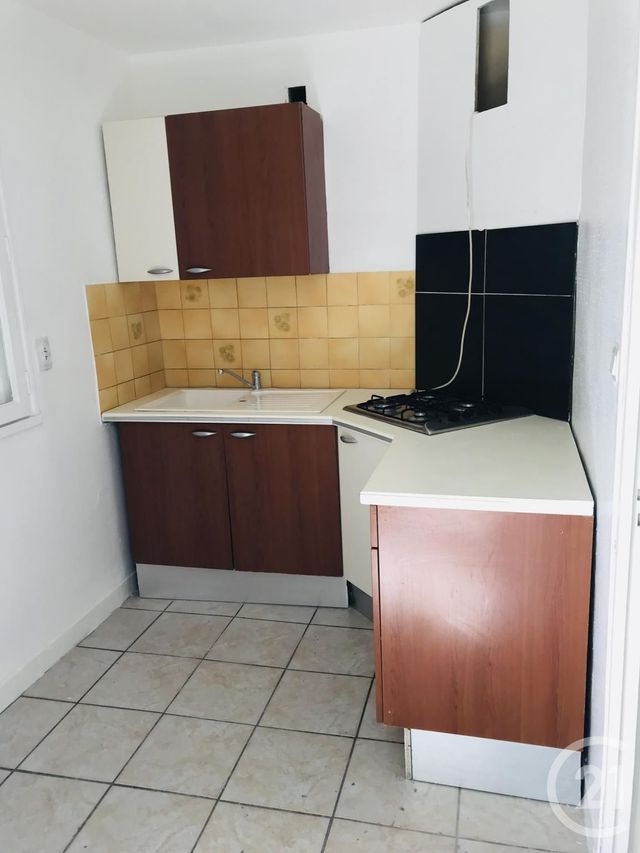 Afficher la photo en grand Appartement T4 à louer - 4 pièces - 68.0 m2 - AURILLAC - 15 - AUVERGNE - Century 21 Pradel Immobilier