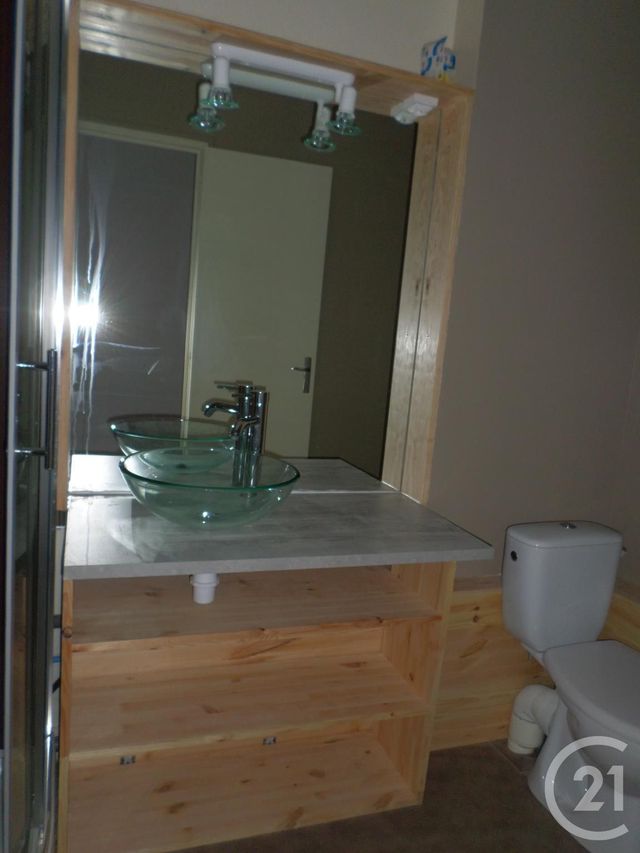 Afficher la photo en grand Appartement T2 à louer - 2 pièces - 52.0 m2 - AURILLAC - 15 - AUVERGNE - Century 21 Pradel Immobilier