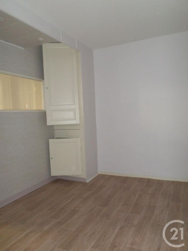 Afficher la photo en grand Appartement T2 à louer - 2 pièces - 52.0 m2 - AURILLAC - 15 - AUVERGNE - Century 21 Pradel Immobilier