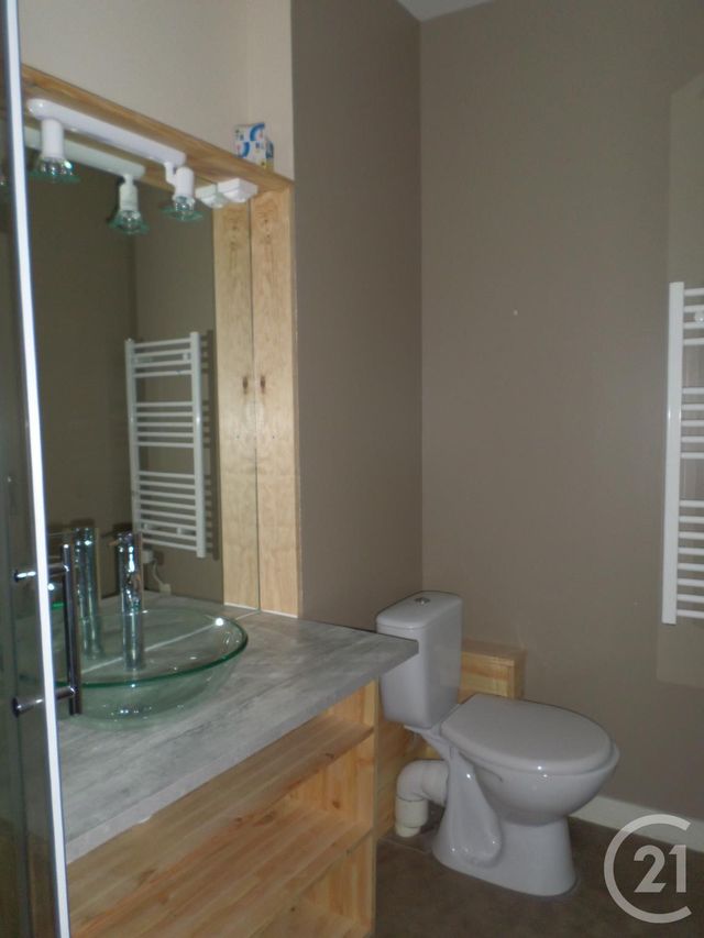 Afficher la photo en grand Appartement T2 à louer - 2 pièces - 52.0 m2 - AURILLAC - 15 - AUVERGNE - Century 21 Pradel Immobilier