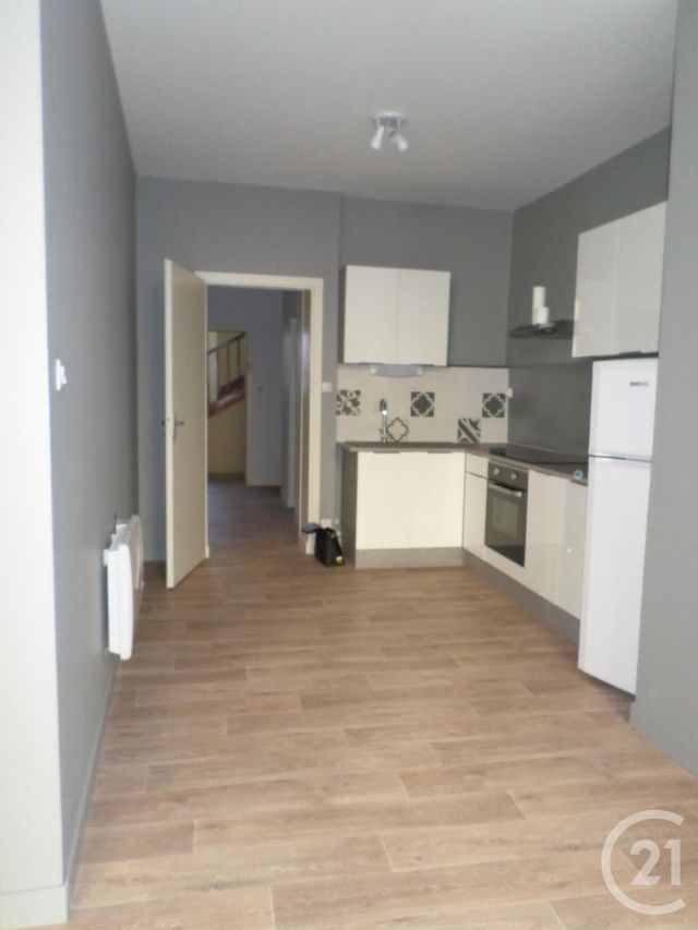 Afficher la photo en grand Appartement T2 à louer - 2 pièces - 52.0 m2 - AURILLAC - 15 - AUVERGNE - Century 21 Pradel Immobilier