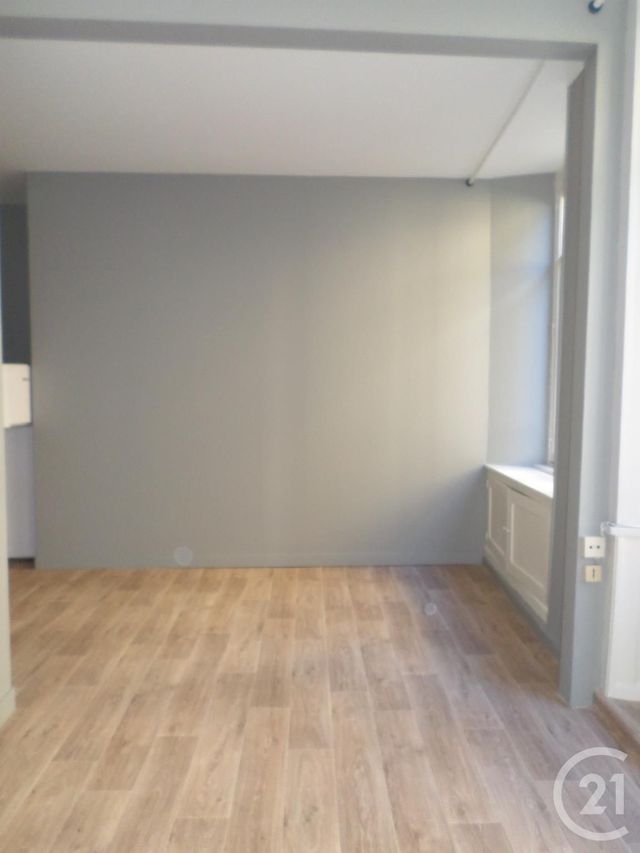 Afficher la photo en grand Appartement T2 à louer - 2 pièces - 52.0 m2 - AURILLAC - 15 - AUVERGNE - Century 21 Pradel Immobilier