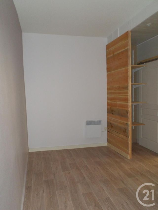 Afficher la photo en grand Appartement T2 à louer - 2 pièces - 52.0 m2 - AURILLAC - 15 - AUVERGNE - Century 21 Pradel Immobilier