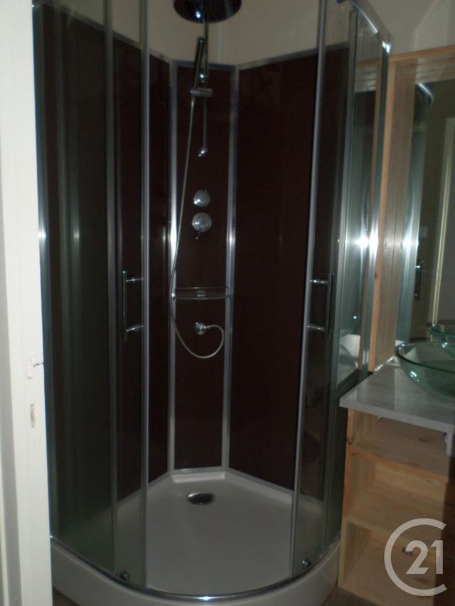 Afficher la photo en grand Appartement T2 à louer - 2 pièces - 52.0 m2 - AURILLAC - 15 - AUVERGNE - Century 21 Pradel Immobilier