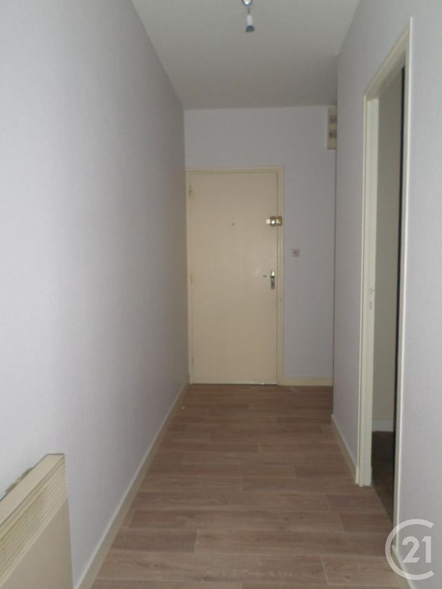 Afficher la photo en grand Appartement T2 à louer - 2 pièces - 52.0 m2 - AURILLAC - 15 - AUVERGNE - Century 21 Pradel Immobilier