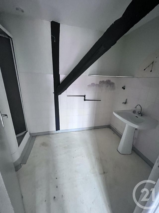 Appartement T3 à vendre - 5 pièces - 61.13 m2 - AURILLAC - 15 - AUVERGNE - Century 21 Pradel Immobilier