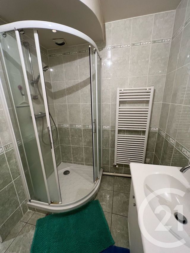 Afficher la photo en grand Appartement F3 à vendre - 4 pièces - 77.0 m2 - VIC SUR CERE - 15 - AUVERGNE - Century 21 Pradel Immobilier