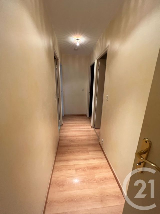 Afficher la photo en grand Appartement F3 à vendre - 4 pièces - 77.0 m2 - VIC SUR CERE - 15 - AUVERGNE - Century 21 Pradel Immobilier