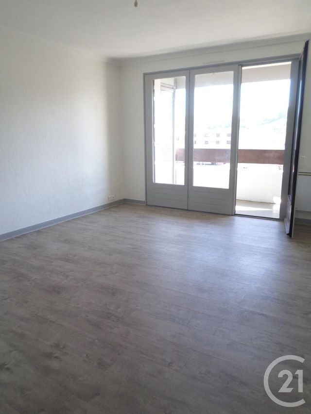 Appartement T3 à louer - 3 pièces - 64.0 m2 - ARPAJON SUR CERE - 15 - AUVERGNE - Century 21 Pradel Immobilier