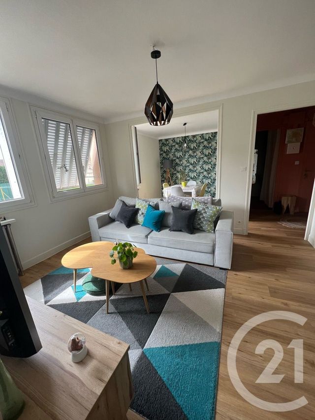 Appartement F5 à vendre - 6 pièces - 77.0 m2 - AURILLAC - 15 - AUVERGNE - Century 21 Pradel Immobilier