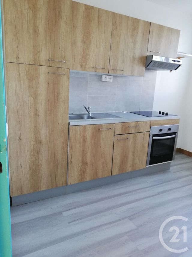 Appartement T3 à louer - 3 pièces - 61.13 m2 - ARPAJON SUR CERE - 15 - AUVERGNE - Century 21 Pradel Immobilier