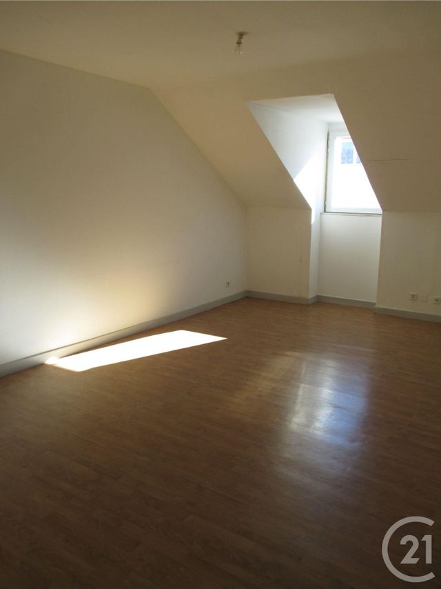 Appartement T2 à louer - 2 pièces - 49.0 m2 - AURILLAC - 15 - AUVERGNE - Century 21 Pradel Immobilier