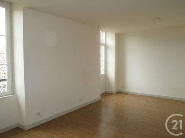 Appartement T2 à louer - 2 pièces - 54.0 m2 - AURILLAC - 15 - AUVERGNE - Century 21 Pradel Immobilier