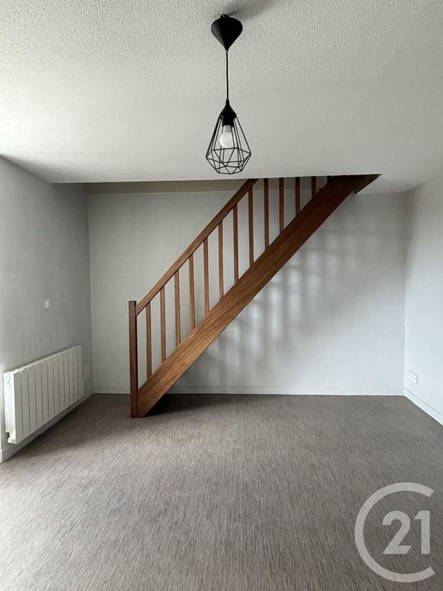 Appartement T3 à louer - 3 pièces - 64.0 m2 - AURILLAC - 15 - AUVERGNE - Century 21 Pradel Immobilier