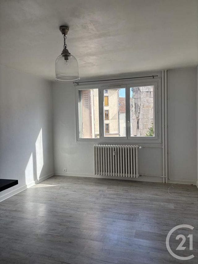 Appartement T2 à louer - 2 pièces - 39.0 m2 - AURILLAC - 15 - AUVERGNE - Century 21 Pradel Immobilier
