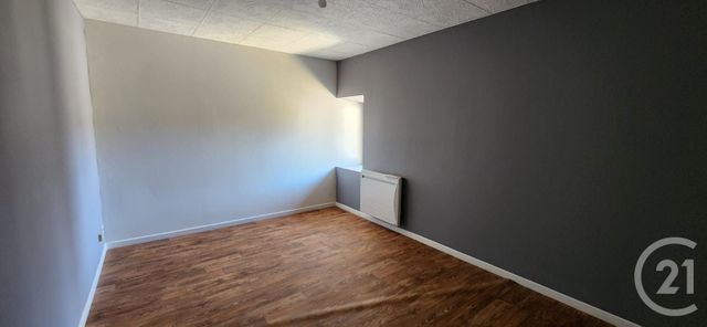 Appartement T3 à louer - 3 pièces - 61.0 m2 - VIC SUR CERE - 15 - AUVERGNE - Century 21 Pradel Immobilier