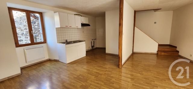 Appartement T3 à louer - 3 pièces - 61.0 m2 - VIC SUR CERE - 15 - AUVERGNE - Century 21 Pradel Immobilier