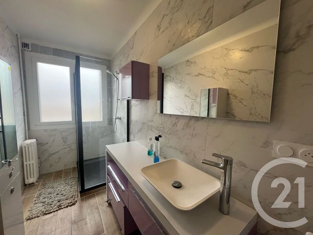 Appartement F4 à vendre - 4 pièces - 88.32 m2 - AURILLAC - 15 - AUVERGNE - Century 21 Pradel Immobilier