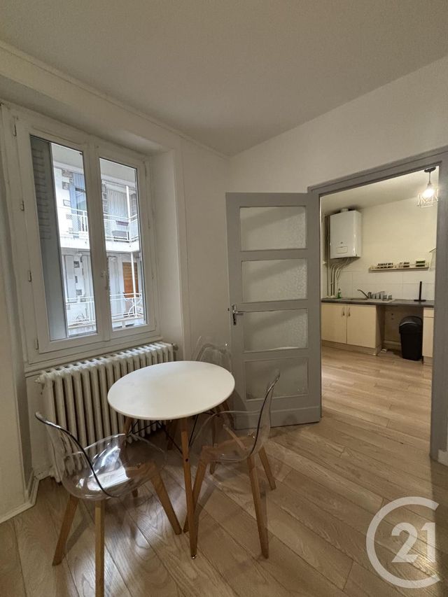 Afficher la photo en grand Appartement T3 à vendre - 2 pièces - 51.0 m2 - AURILLAC - 15 - AUVERGNE - Century 21 Pradel Immobilier