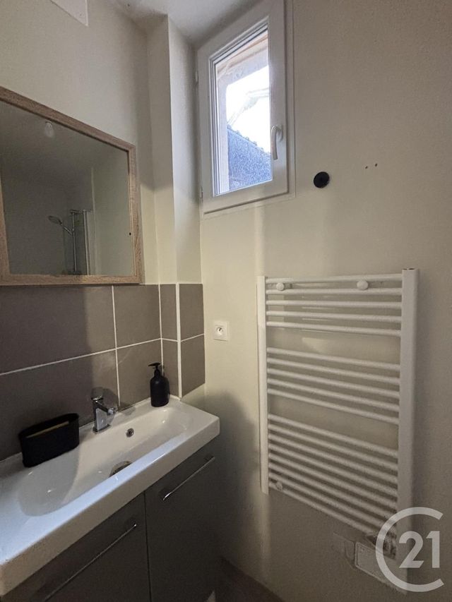 Afficher la photo en grand Appartement T3 à vendre - 2 pièces - 51.0 m2 - AURILLAC - 15 - AUVERGNE - Century 21 Pradel Immobilier