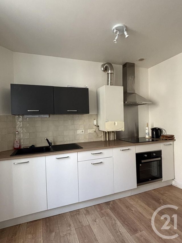 Appartement T2 à louer - 2 pièces - 50.0 m2 - AURILLAC - 15 - AUVERGNE - Century 21 Pradel Immobilier