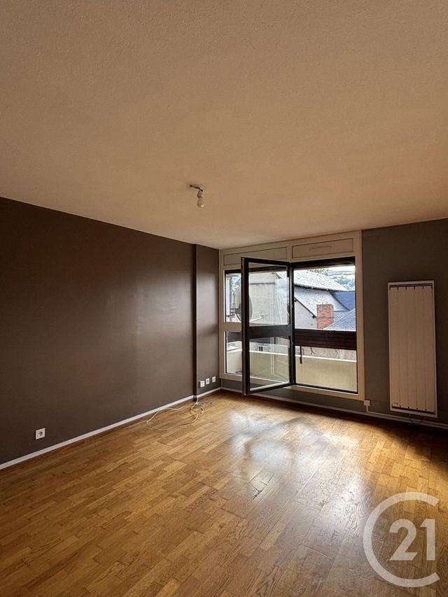 Appartement T4 à louer - 4 pièces - 71.37 m2 - AURILLAC - 15 - AUVERGNE - Century 21 Pradel Immobilier