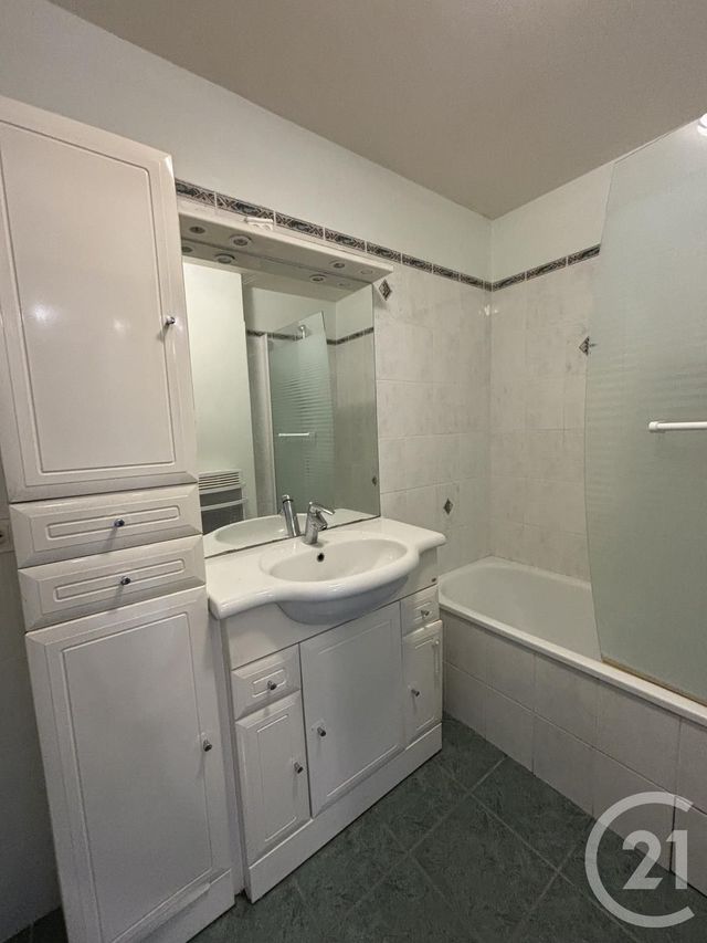 Appartement T4 à louer - 4 pièces - 71.37 m2 - AURILLAC - 15 - AUVERGNE - Century 21 Pradel Immobilier