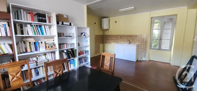 Afficher la photo en grand Appartement F2 à vendre - 2 pièces - 39.88 m2 - LAROQUEBROU - 15 - AUVERGNE - Century 21 Pradel Immobilier