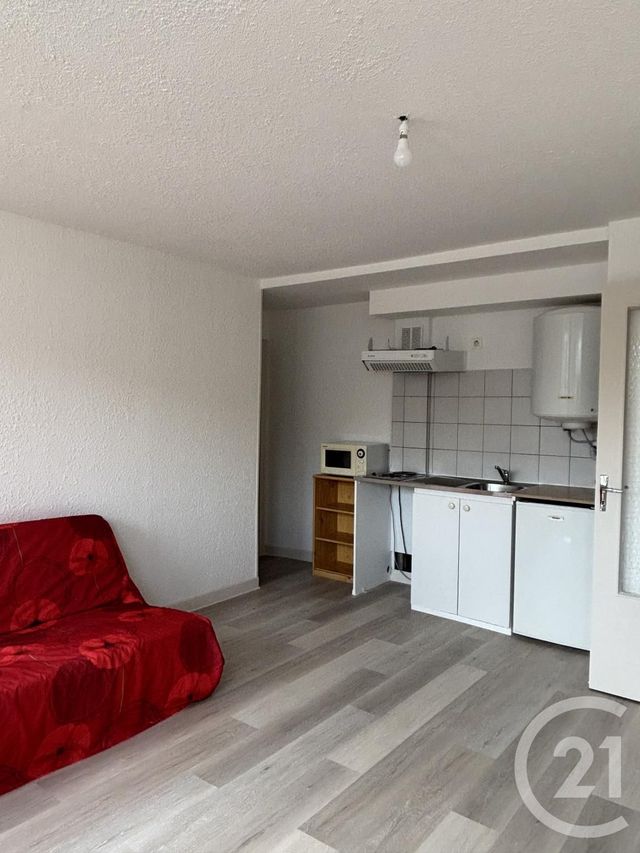 Appartement Studio à louer - 1 pièce - 24.0 m2 - AURILLAC - 15 - AUVERGNE - Century 21 Pradel Immobilier