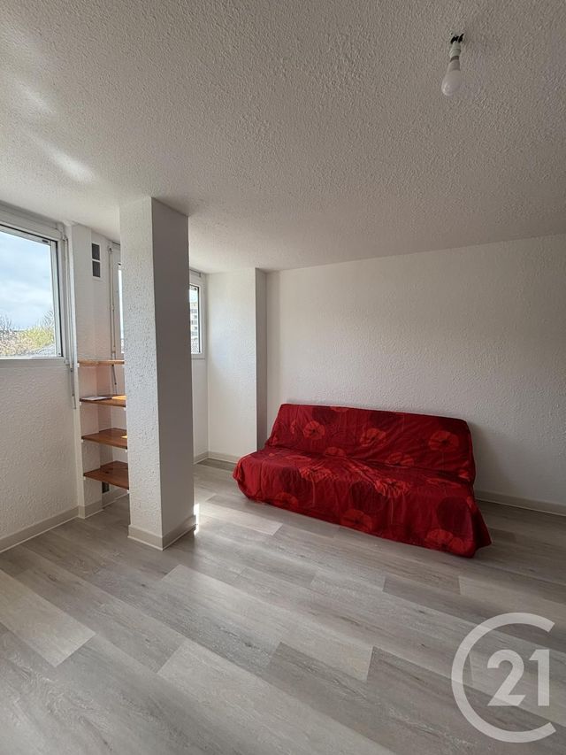 Appartement Studio à louer - 1 pièce - 24.0 m2 - AURILLAC - 15 - AUVERGNE - Century 21 Pradel Immobilier