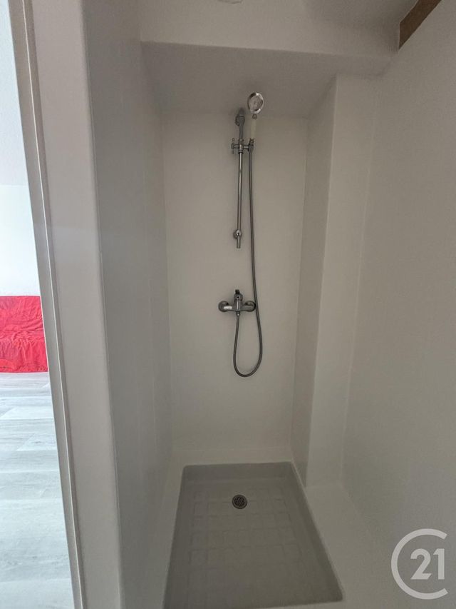 Appartement Studio à louer - 1 pièce - 24.0 m2 - AURILLAC - 15 - AUVERGNE - Century 21 Pradel Immobilier