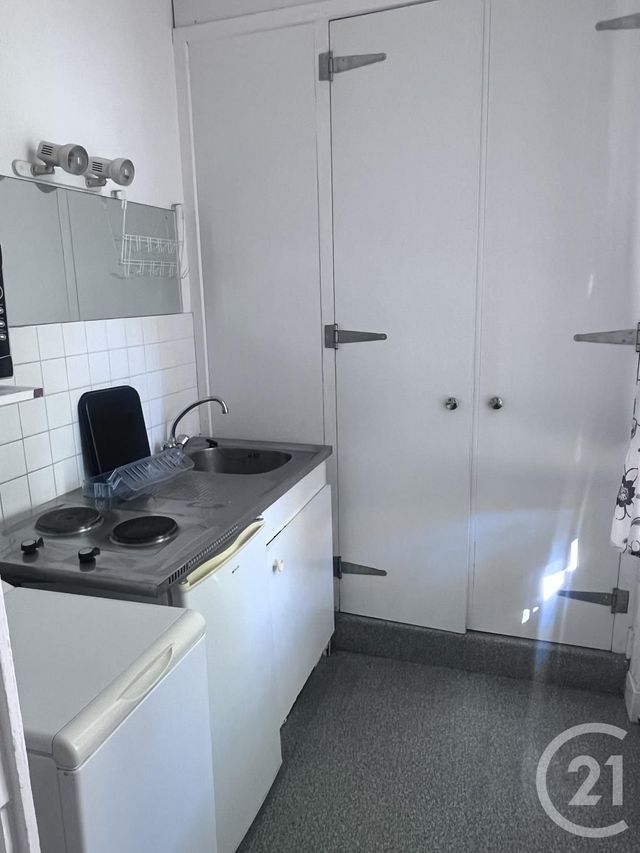 Afficher la photo en grand Appartement Studio à vendre - 2 pièces - 16.94 m2 - AURILLAC - 15 - AUVERGNE - Century 21 Pradel Immobilier