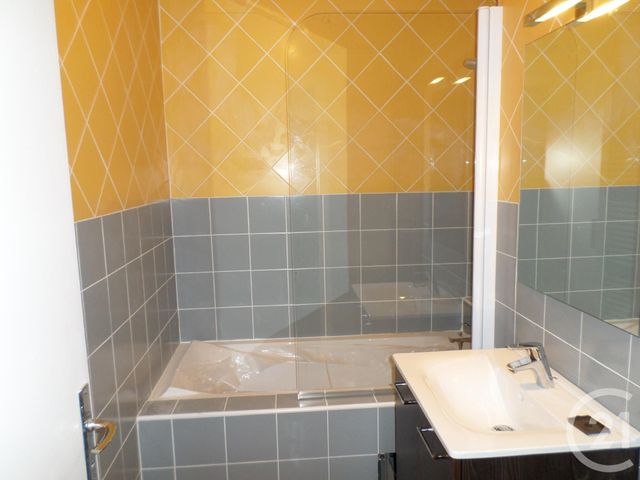 Appartement T3 à louer - 3 pièces - 71.0 m2 - AURILLAC - 15 - AUVERGNE - Century 21 Pradel Immobilier