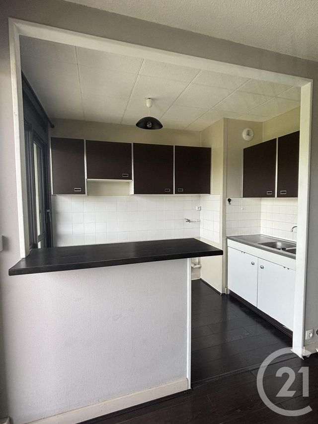 Appartement T2 à louer - 2 pièces - 37.0 m2 - AURILLAC - 15 - AUVERGNE - Century 21 Pradel Immobilier