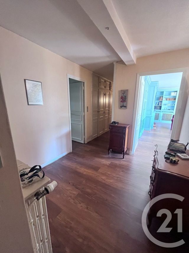 Afficher la photo en grand Appartement T4 à vendre - 5 pièces - 123.02 m2 - AURILLAC - 15 - AUVERGNE - Century 21 Pradel Immobilier