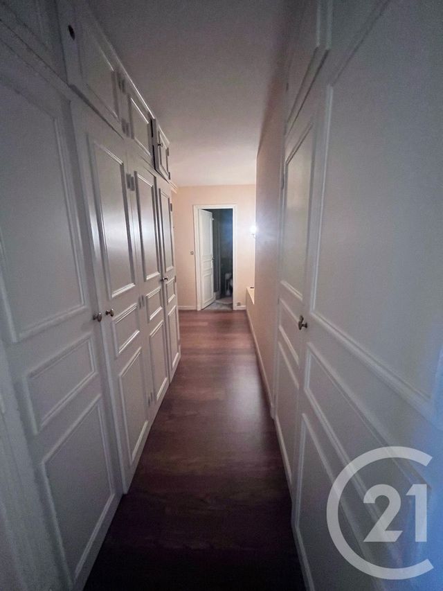 Afficher la photo en grand Appartement T4 à vendre - 5 pièces - 123.02 m2 - AURILLAC - 15 - AUVERGNE - Century 21 Pradel Immobilier