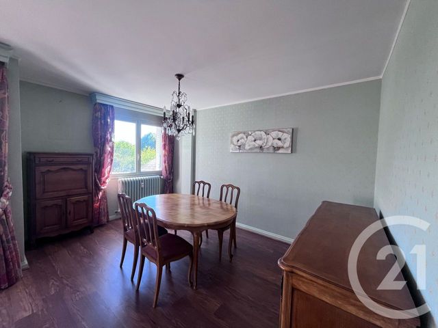 Afficher la photo en grand Appartement T4 à vendre - 5 pièces - 123.02 m2 - AURILLAC - 15 - AUVERGNE - Century 21 Pradel Immobilier