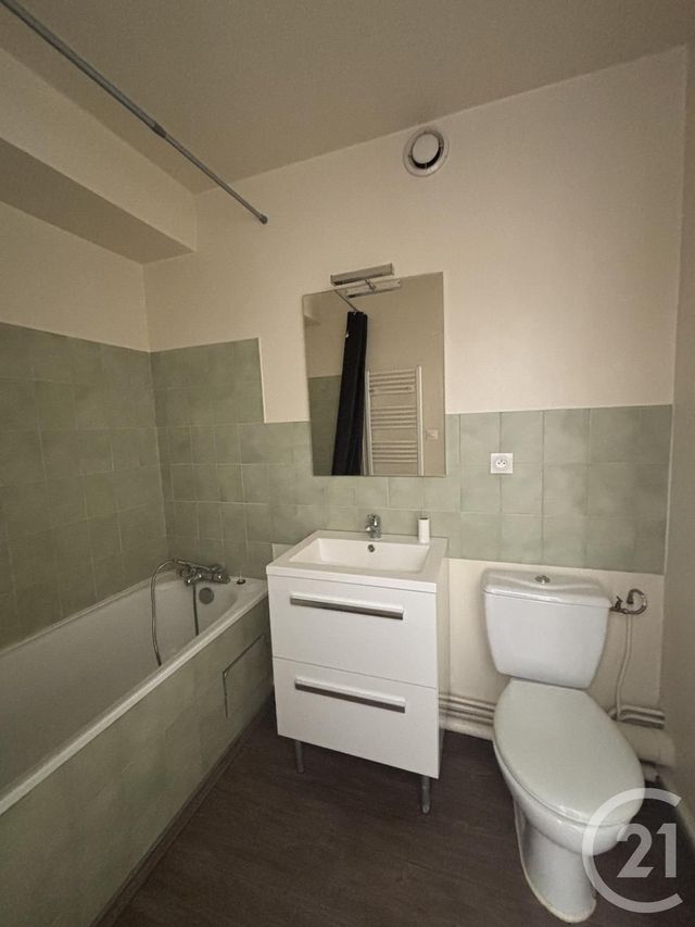 Appartement T2 à louer - 2 pièces - 48.0 m2 - AURILLAC - 15 - AUVERGNE - Century 21 Pradel Immobilier