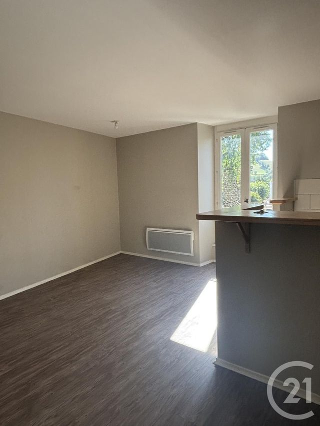 Appartement T2 à louer - 2 pièces - 48.0 m2 - AURILLAC - 15 - AUVERGNE - Century 21 Pradel Immobilier